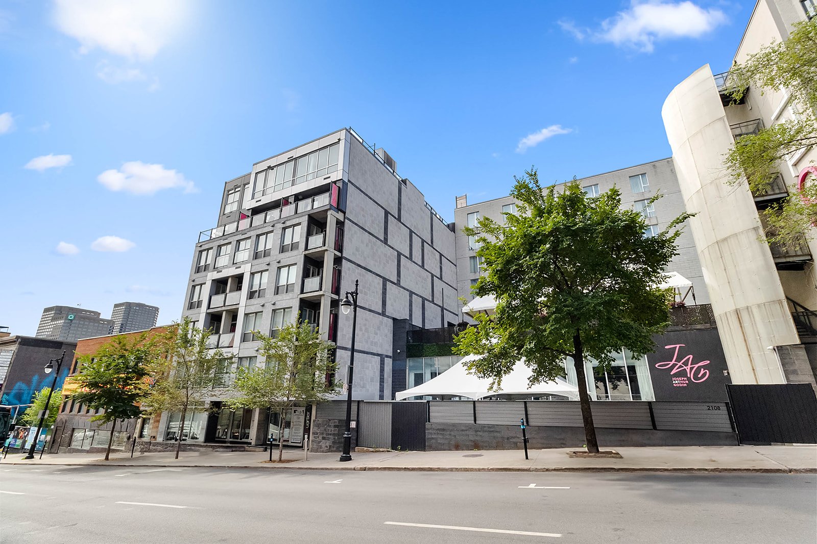 2100 Boul. St-Laurent