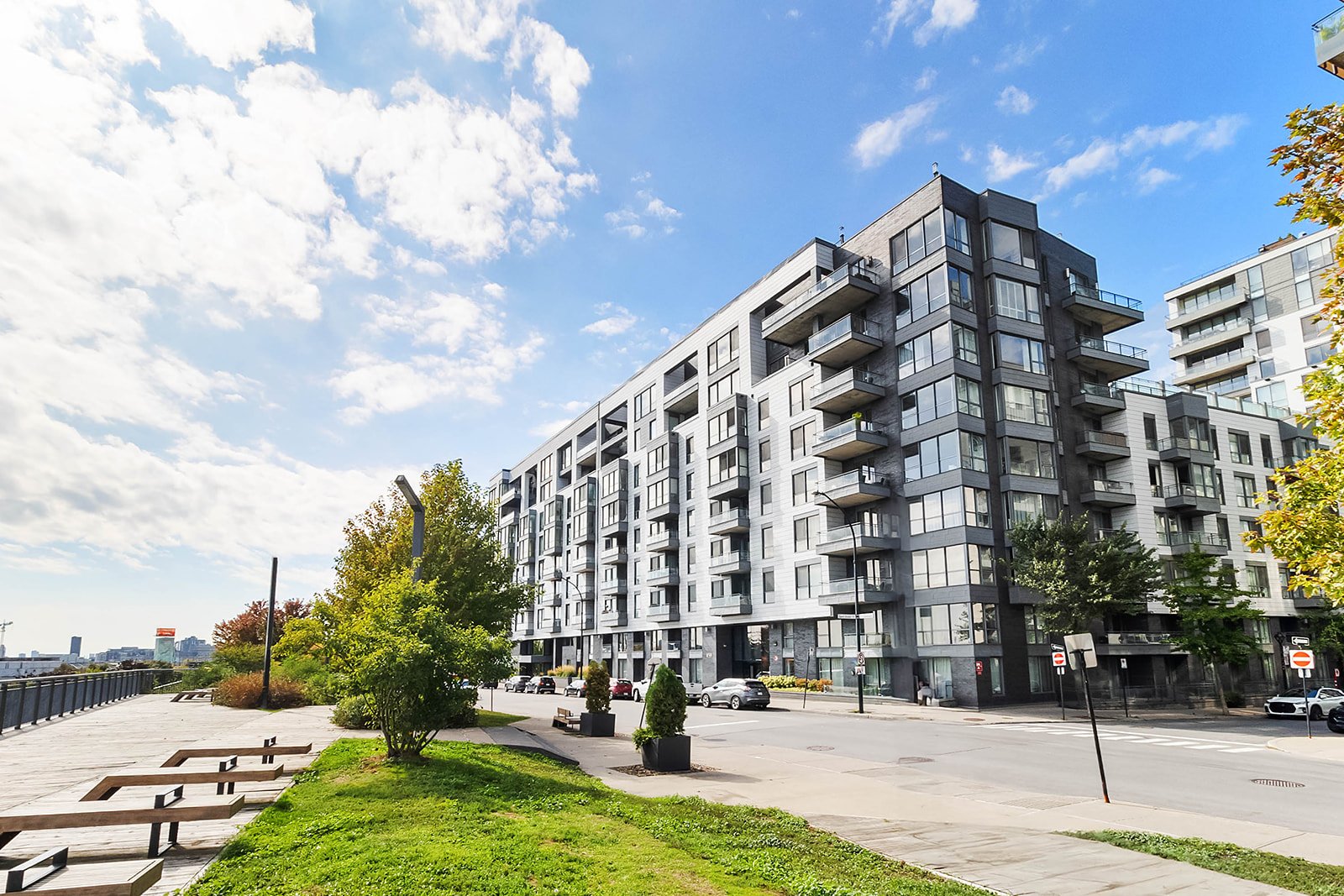 801 Rue de la Commune E.